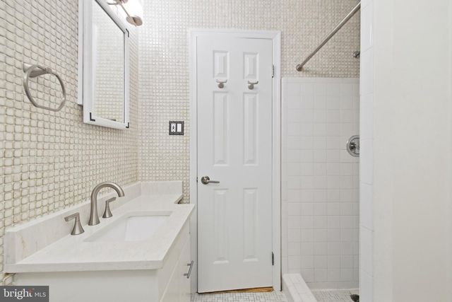 1036 CARPER ST, Mclean, VA 22101
