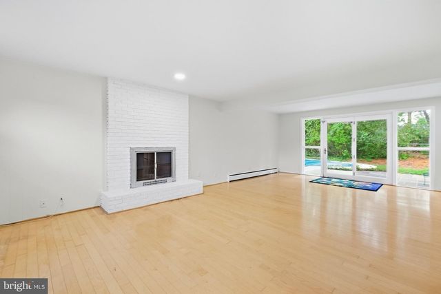 1036 CARPER ST, Mclean, VA 22101