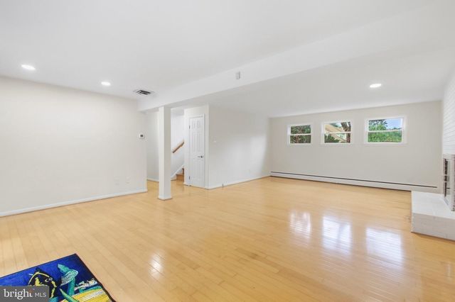 1036 CARPER ST, Mclean, VA 22101