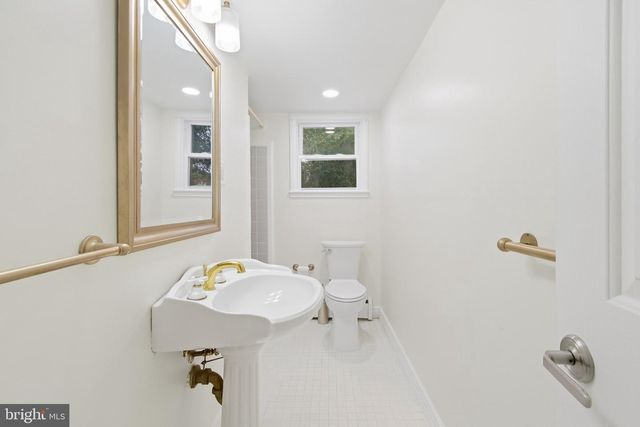 1036 CARPER ST, Mclean, VA 22101