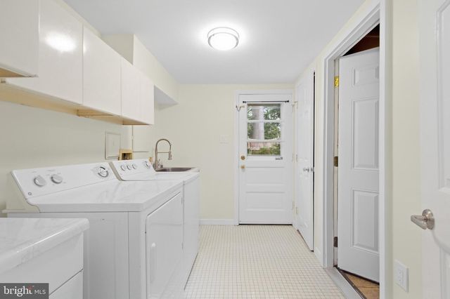1036 CARPER ST, Mclean, VA 22101