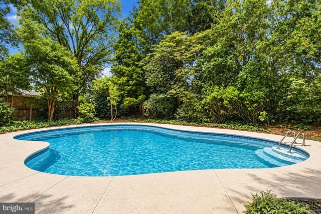 1036 CARPER ST, Mclean, VA 22101