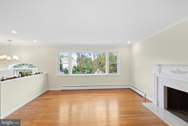 1036 CARPER ST, Mclean, VA 22101