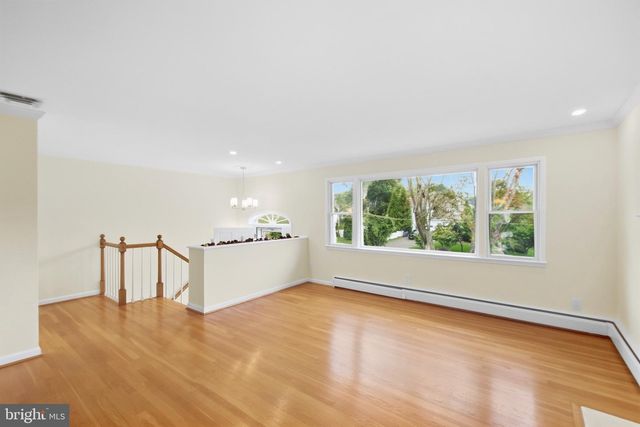 1036 CARPER ST, Mclean, VA 22101