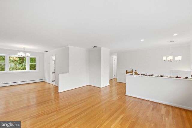 1036 CARPER ST, Mclean, VA 22101