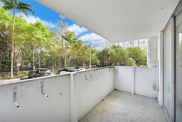 2780 NE 183rd St 115, Aventura, FL 33160