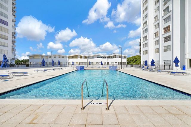 2780 NE 183rd St 115, Aventura, FL 33160