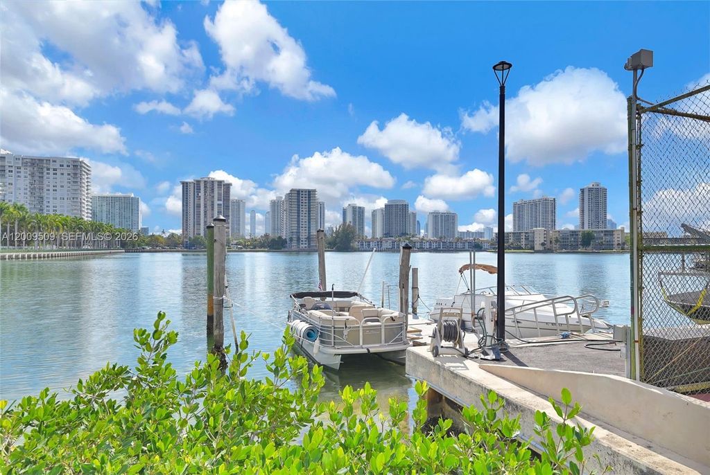 2780 NE 183rd St 115, Aventura, FL 33160