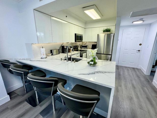 2501 S Ocean Dr L14, Hollywood, FL 33019