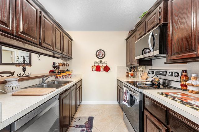 2005 20th Lane, Greenacres, FL 33463
