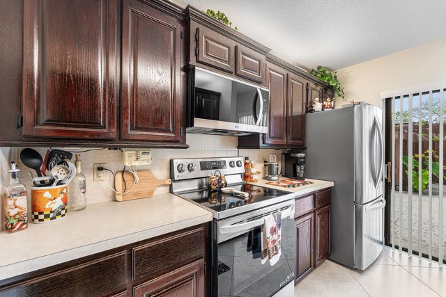 2005 20th Lane, Greenacres, FL 33463