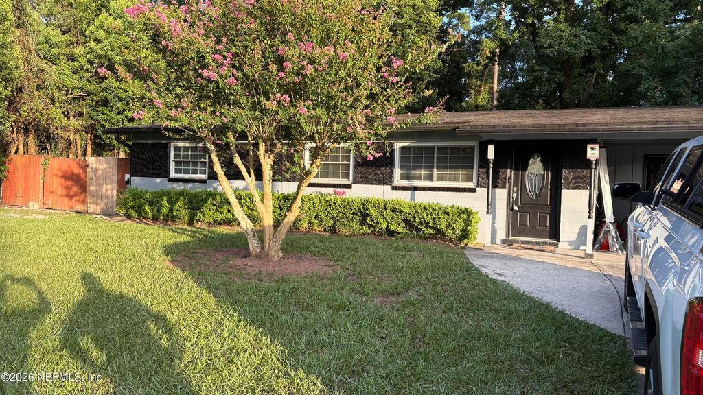 8036 DELAROCHE Drive, Jacksonville, FL 32210