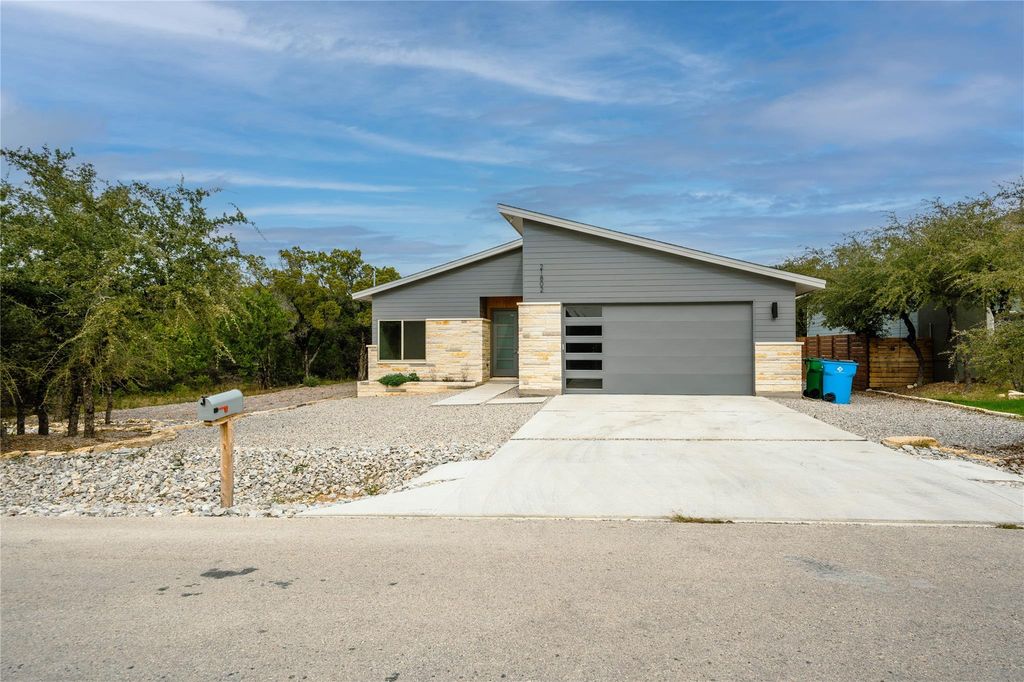 21802 Surrey LN, Lago Vista, TX 78645