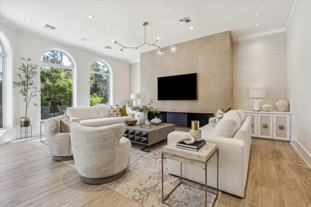 608 Little John Lane, Houston, TX 77024