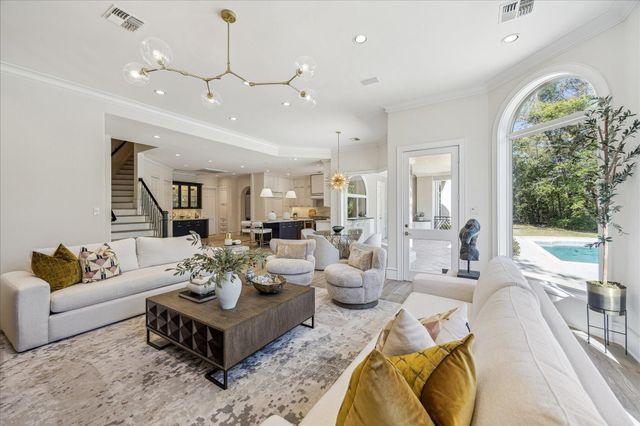 608 Little John Lane, Houston, TX 77024