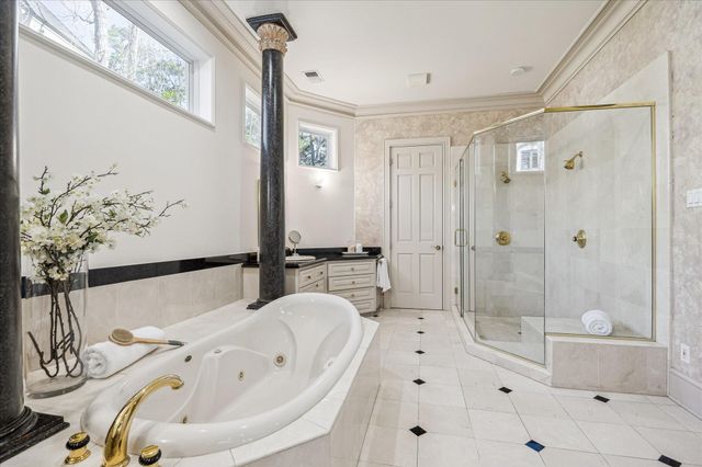 608 Little John Lane, Houston, TX 77024