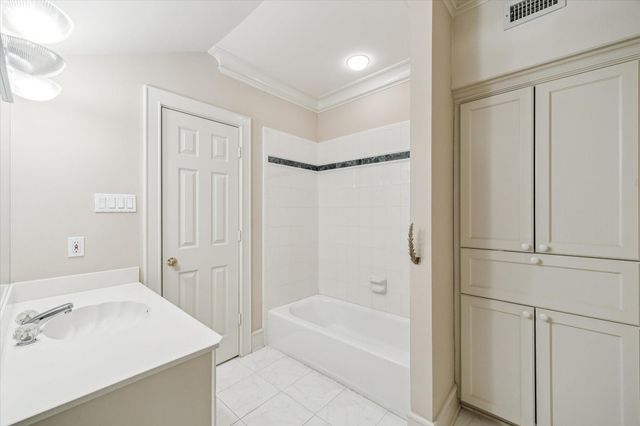 608 Little John Lane, Houston, TX 77024