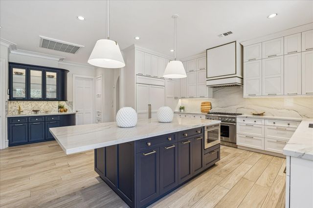 608 Little John Lane, Houston, TX 77024