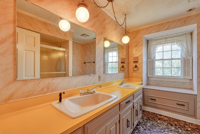 106 Lakeland Avenue, Moore, SC 29369
