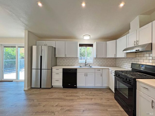 565 Milani Dr, Ukiah, CA 95482