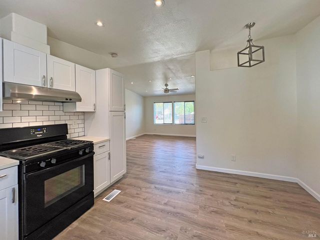 565 Milani Dr, Ukiah, CA 95482
