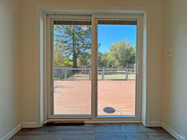 565 Milani Dr, Ukiah, CA 95482