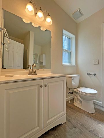 565 Milani Dr, Ukiah, CA 95482