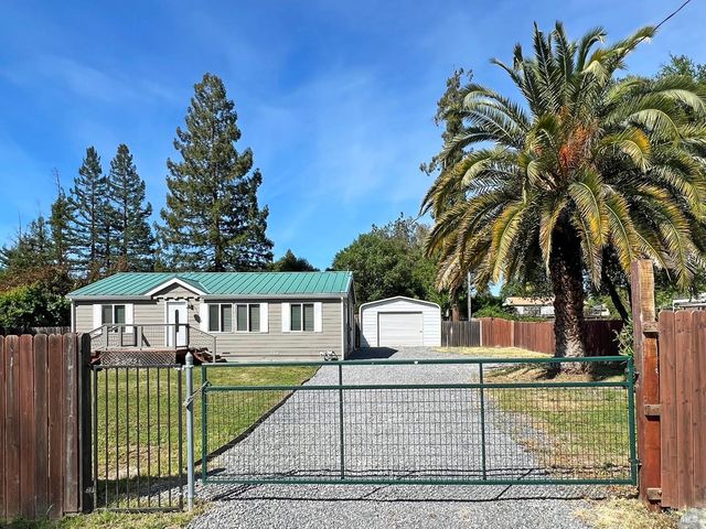 565 Milani Dr, Ukiah, CA 95482