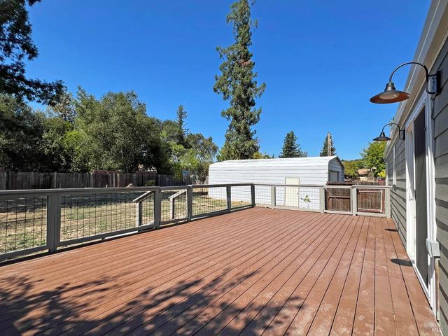 565 Milani Dr, Ukiah, CA 95482