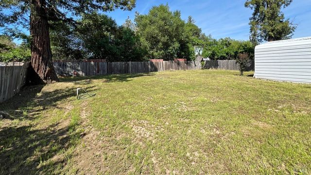 565 Milani Dr, Ukiah, CA 95482