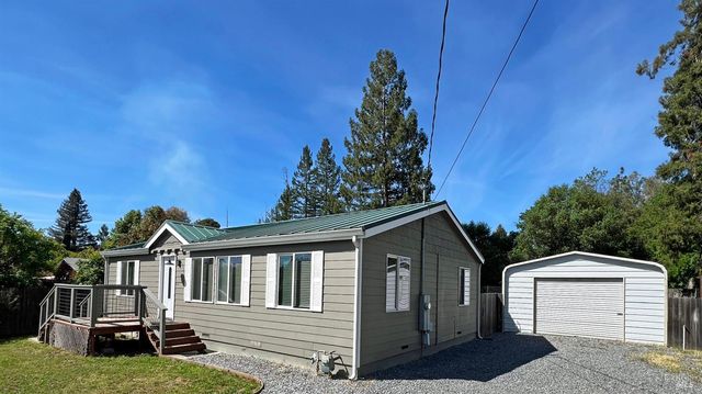 565 Milani Dr, Ukiah, CA 95482