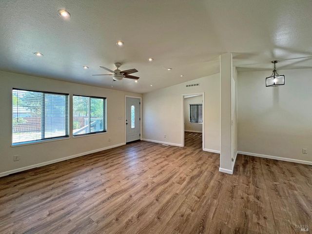 565 Milani Dr, Ukiah, CA 95482