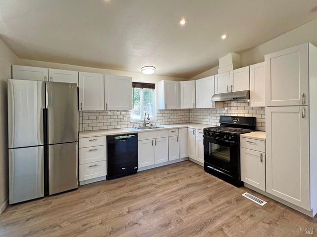 565 Milani Dr, Ukiah, CA 95482