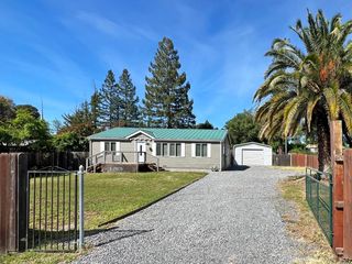 565 Milani Dr, Ukiah, CA 95482