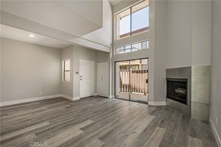 6323 Reseda Boulevard 2, Tarzana, CA 91335