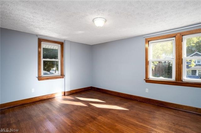 41 E Rosewood Avenue, Akron, OH 44301