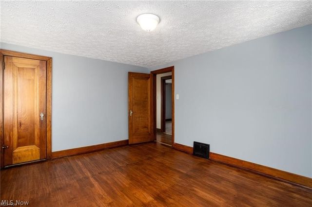 41 E Rosewood Avenue, Akron, OH 44301