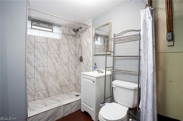 41 E Rosewood Avenue, Akron, OH 44301