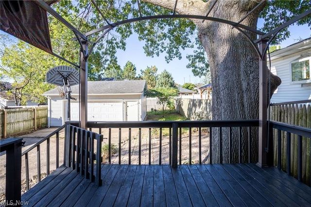 41 E Rosewood Avenue, Akron, OH 44301