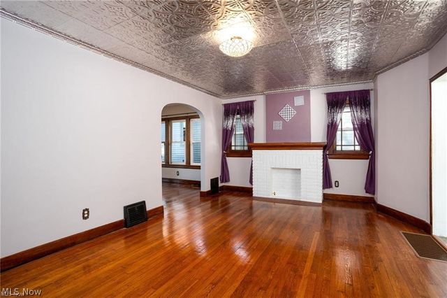 41 E Rosewood Avenue, Akron, OH 44301