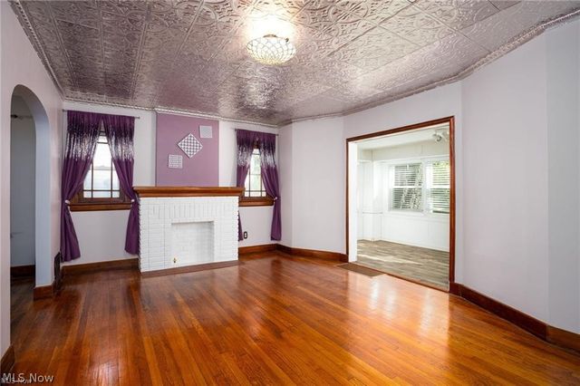 41 E Rosewood Avenue, Akron, OH 44301