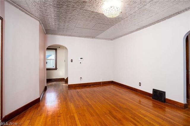 41 E Rosewood Avenue, Akron, OH 44301