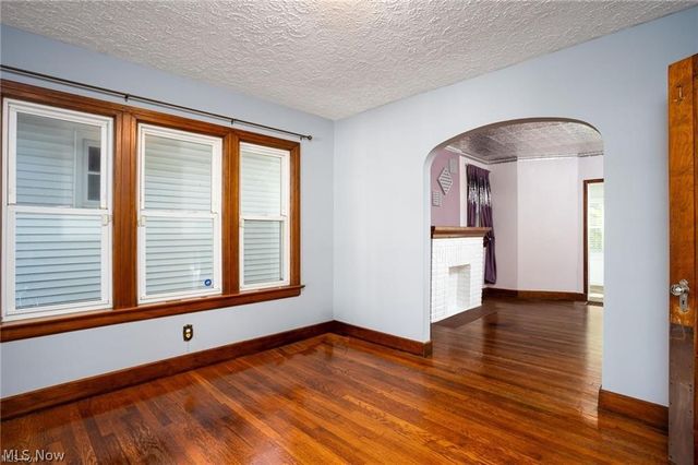 41 E Rosewood Avenue, Akron, OH 44301