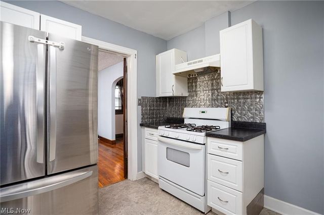 41 E Rosewood Avenue, Akron, OH 44301