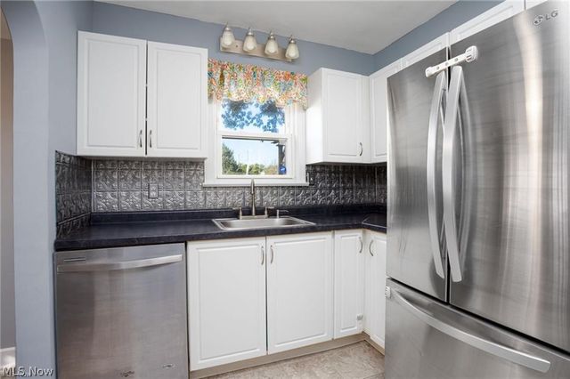 41 E Rosewood Avenue, Akron, OH 44301