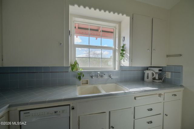 2040 N Campbell Avenue, Tucson, AZ 85719