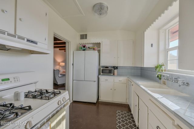 2040 N Campbell Avenue, Tucson, AZ 85719