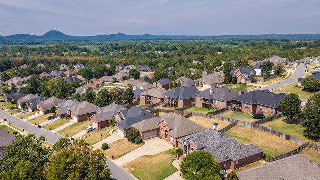 245 Summit Valley Circle, Maumelle, AR 72113