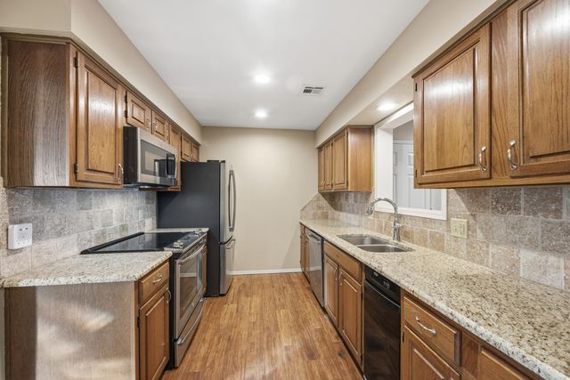 31990 S 624 Place H11, Grove, OK 74344