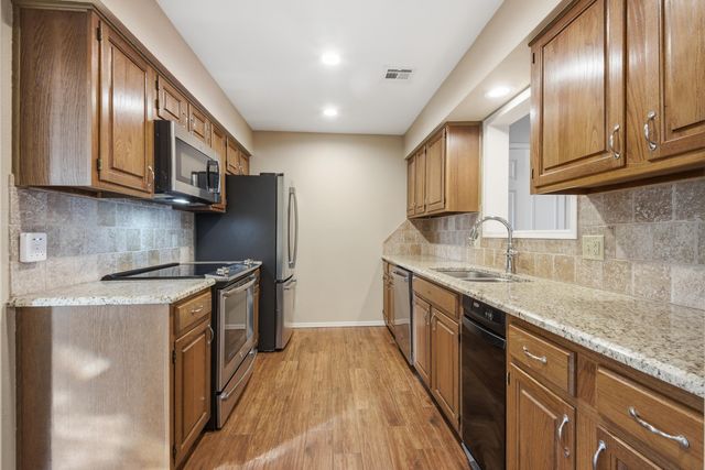 31990 S 624 Place H11, Grove, OK 74344